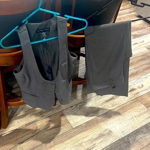 New York and company work set. The vest is a size 4 and pants are a size 0.